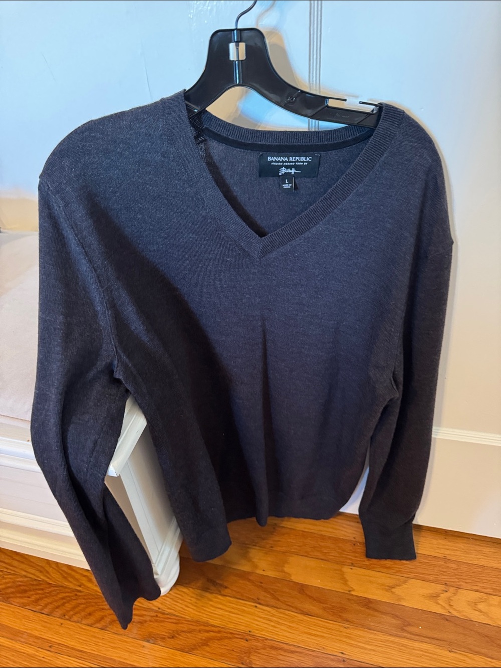 Banana Republic Men's V-Neck Sweater - Charcoal Gray